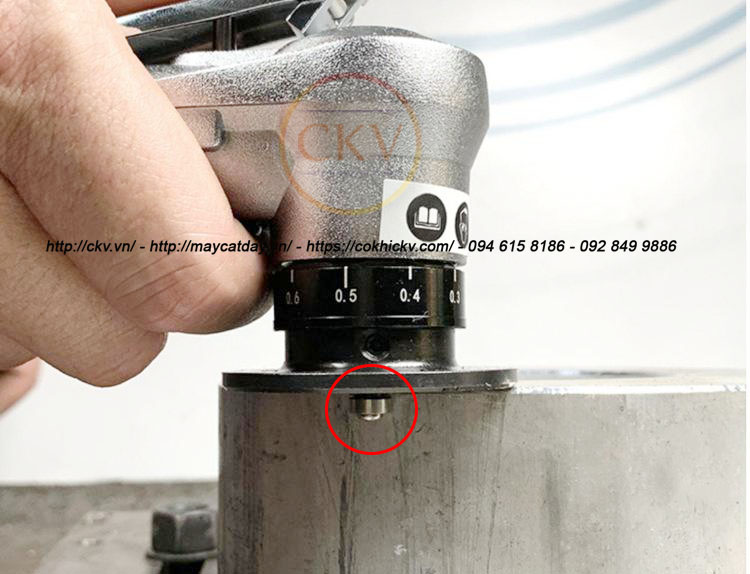 Ứng dụng máy vát mép mini để tránh vỡ vòng bi CKV-1607VM